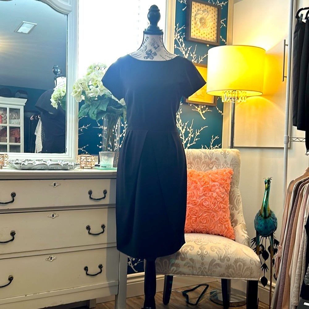 BEAUTIFUL,black dress  BY MAX MARA. Simple yet stunning - Picture 2 of 16